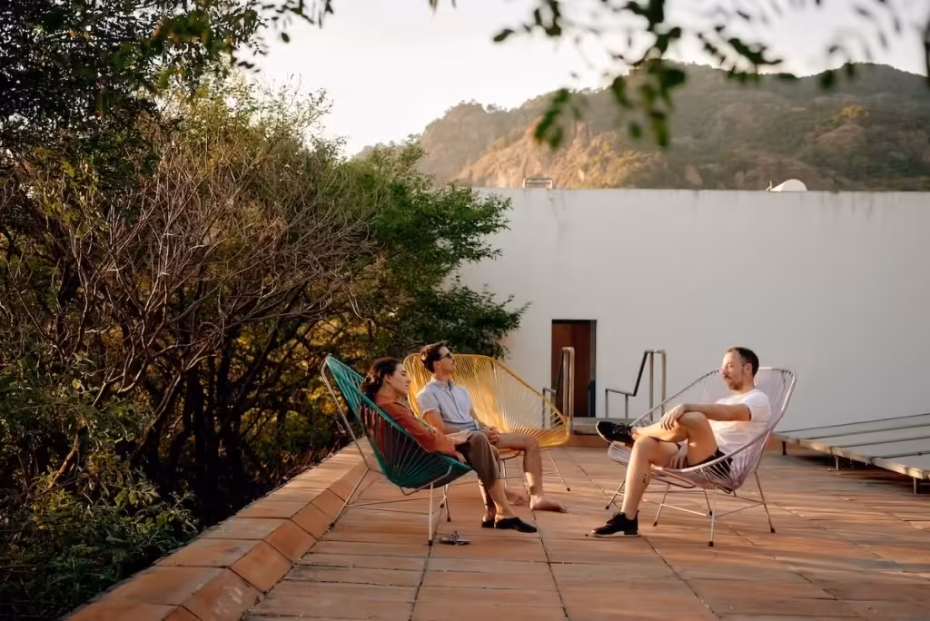 Airbnb to Require Temporary Phone Numbers for Large Hosts and Guests