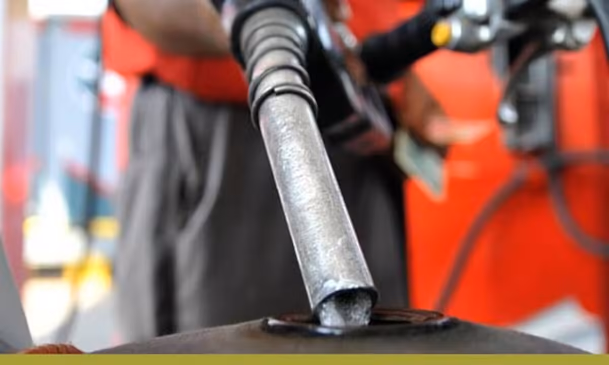 High-speed diesel price crosses Rs400 with Re0.85 increase; no change in petrol rate