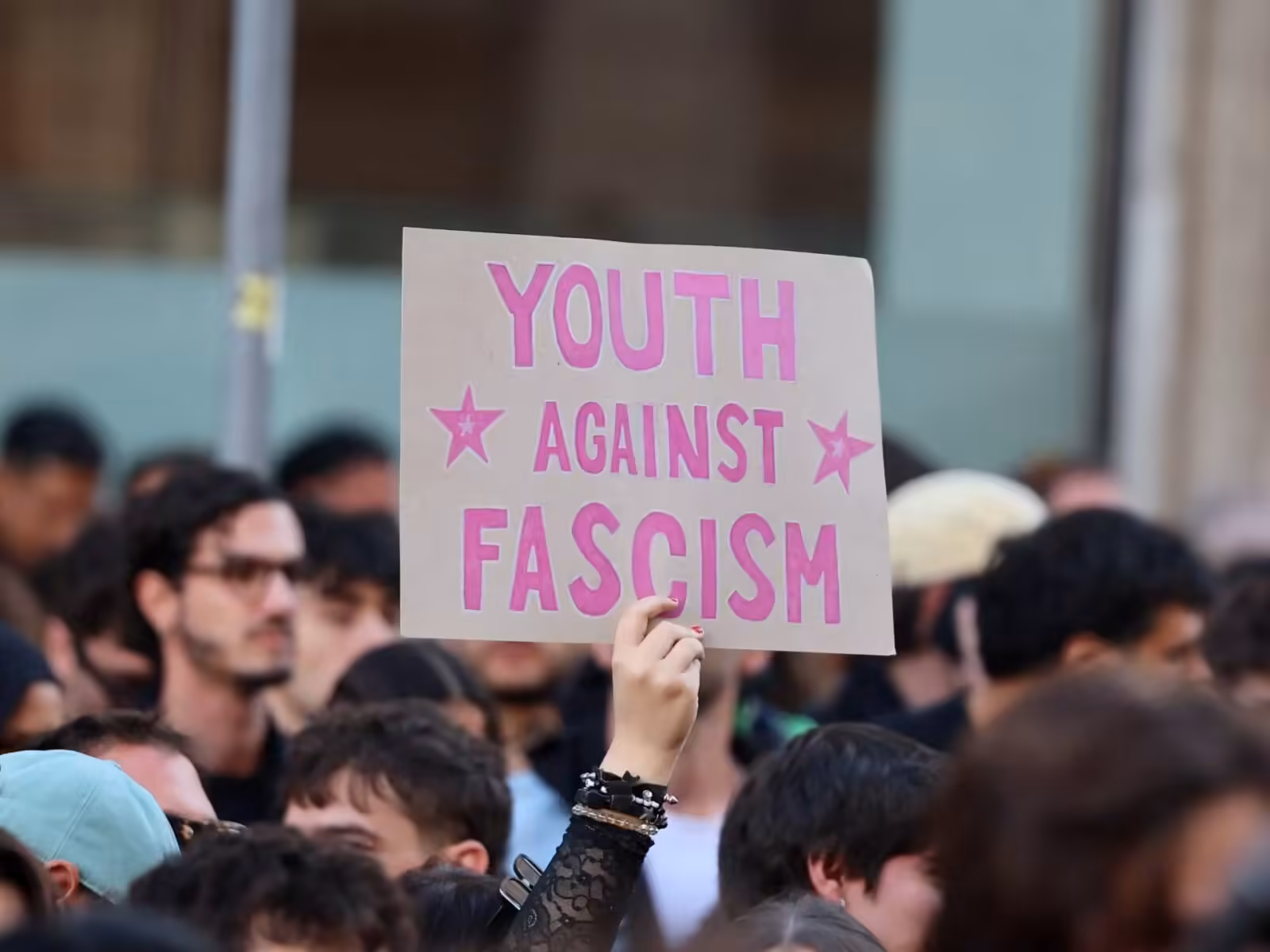 Hundreds of Italian soldiers deployed as thousands protest in Milan | Protests News