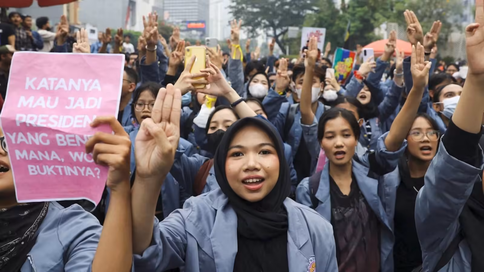 Indonesian students demand action on wildfires and rising costs | Inflation