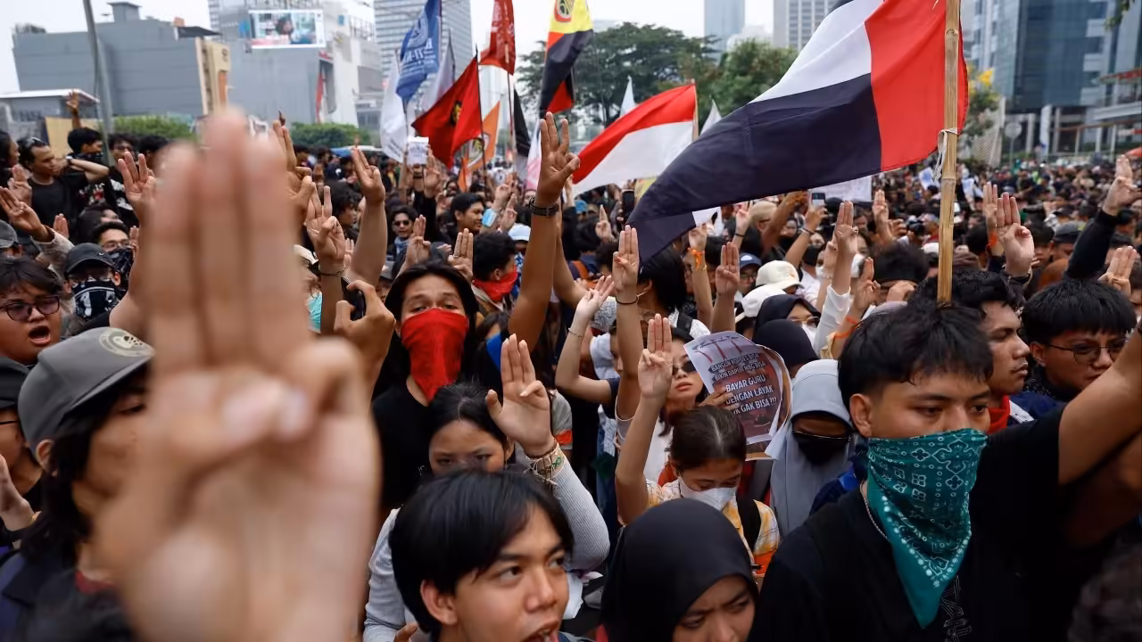 Indonesia’s haze crisis becomes rallying point for student anger at Prabowo