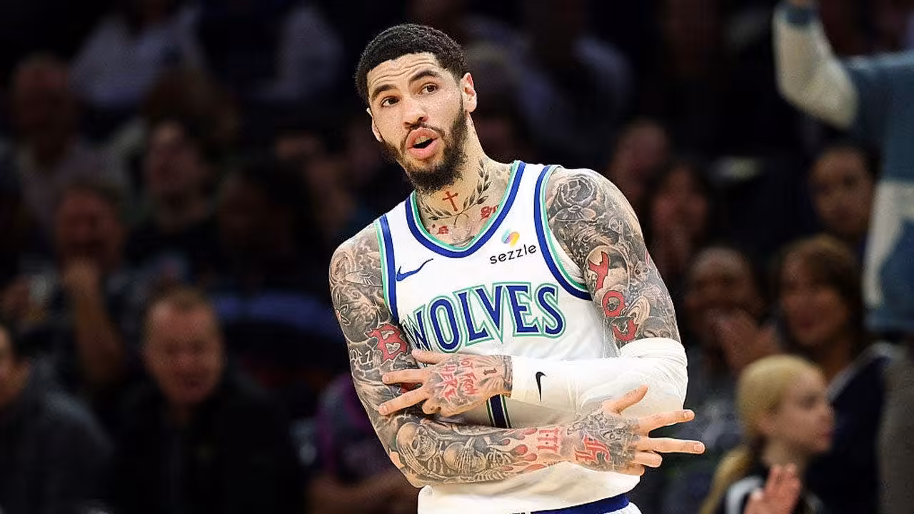 LaMelo Ball gets away with egregious travel during Timberwolves season opener, immediately trash-talks fans