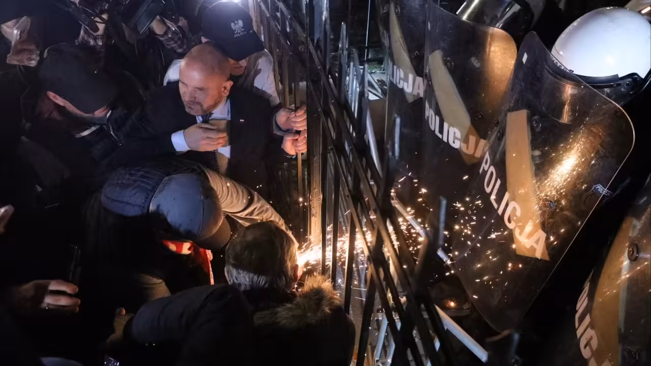 Poland deploys riot police, as court chief’s ousting sparks crisis