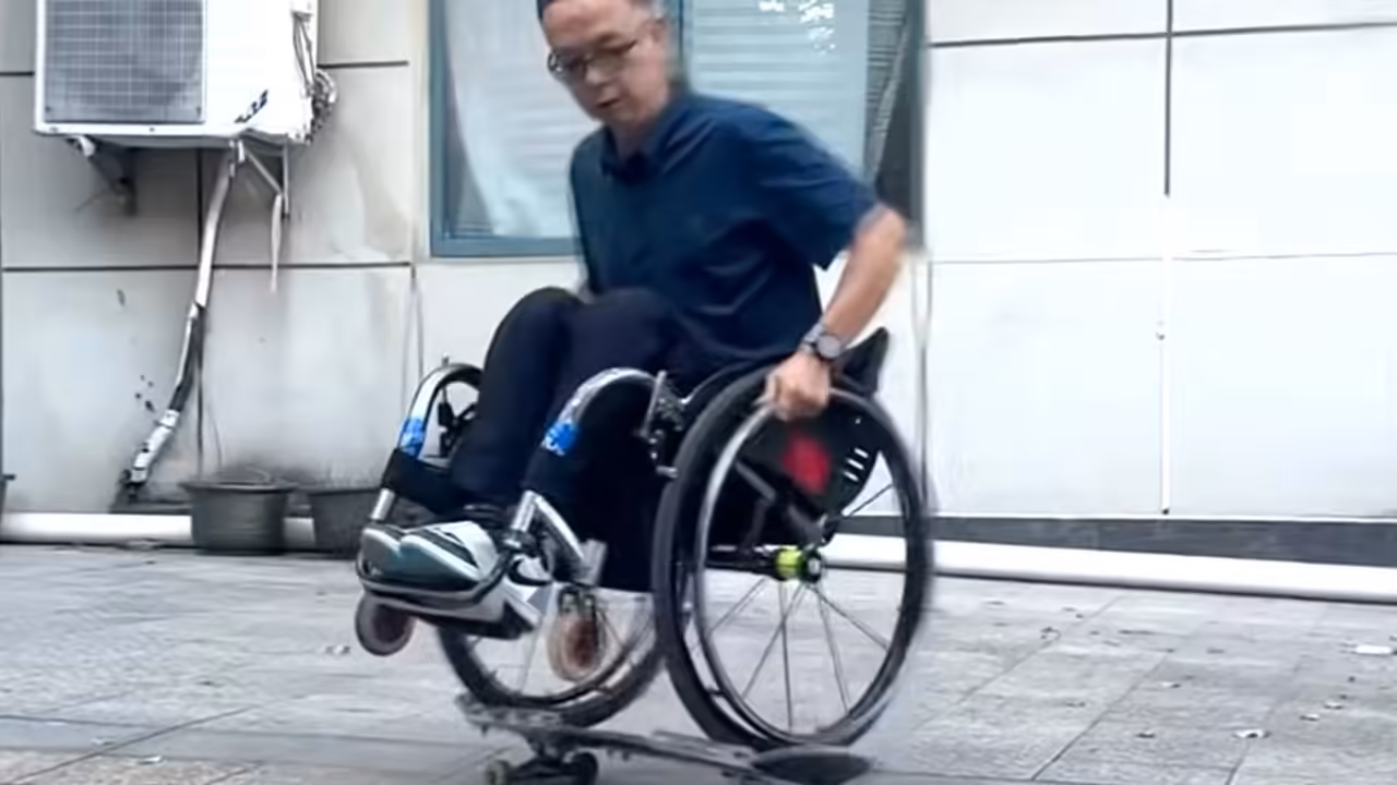 ‘Running on his hands’: Chinese world record holder wows public with skateboarding skills